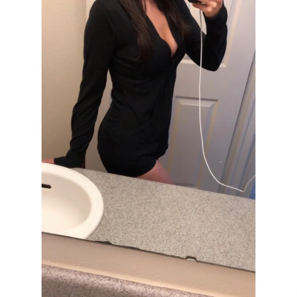 Deep V Pullover - Picture 3 of 7